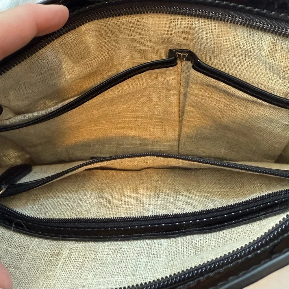 Sondra Roberts Black and Gold Wristlet Clutch, Like New!